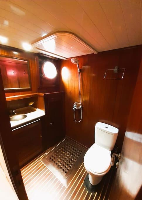 Adara Yacht - Big Turkish Gulet Barcelona Hotell Eksteriør bilde